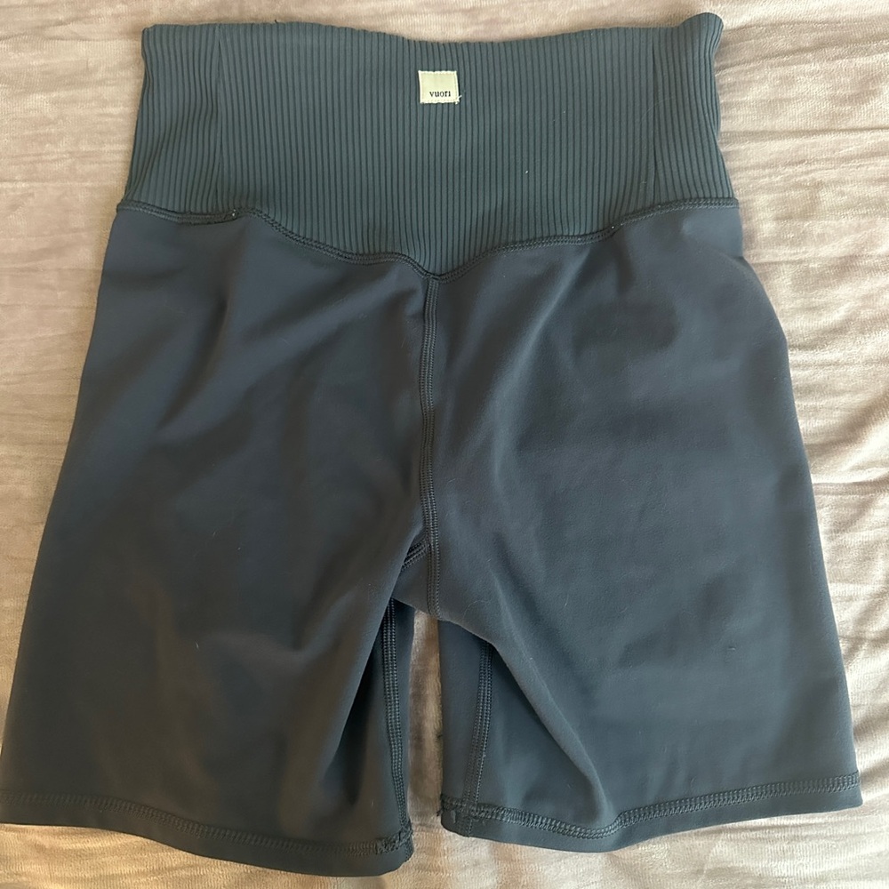 Vuori ribbed blue biker shorts